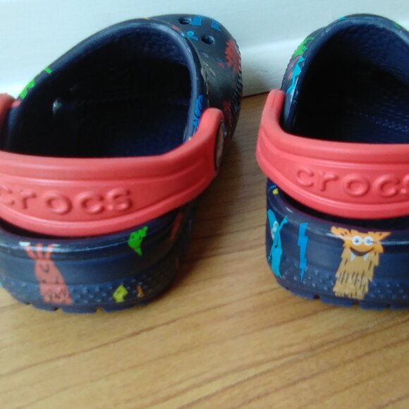 Little Boys Monster Graphic Crocs - Picture 6 of 6
